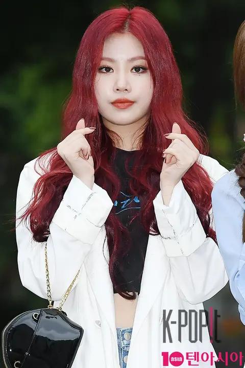 (G)I-DLE, Sujin — Music Bank Arrival