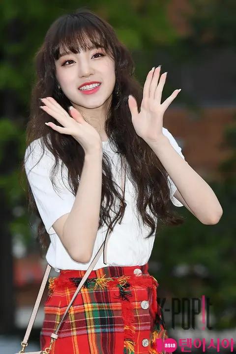 (G)I-DLE, Woogi 2 — Music Bank Arrival