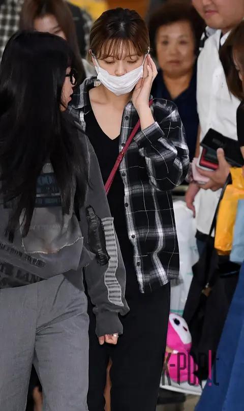 TWICE, Jeongyeon — Airport