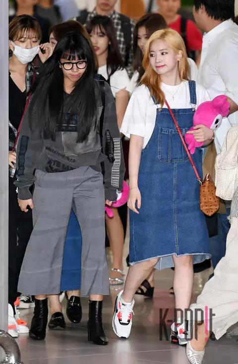 TWICE, Chaeyoung, Dahyun (TWICE) — Airport