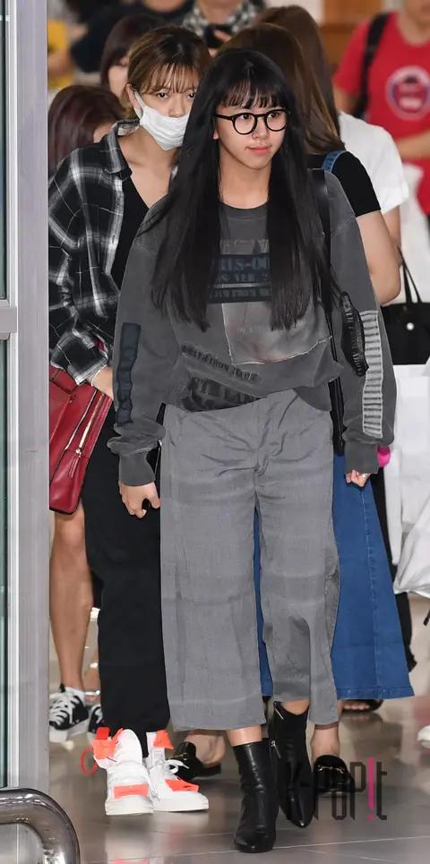 TWICE, Chaeyoung — Airport