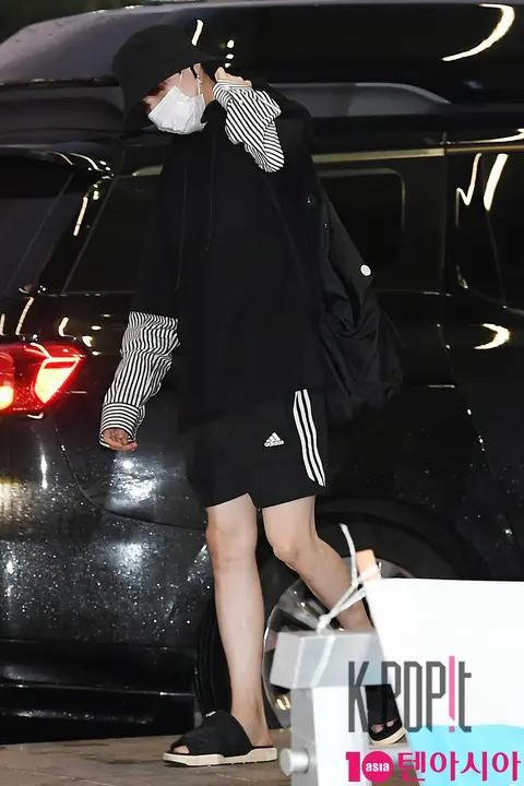 BTS, SUGA (BTS) — Airport