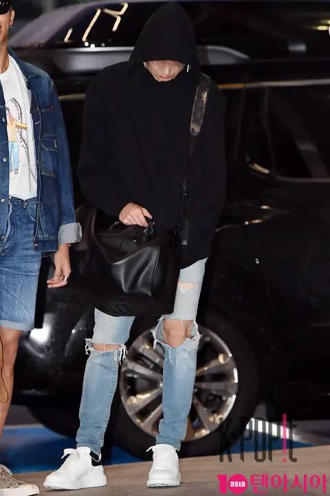 BTS, Jungkook — Airport