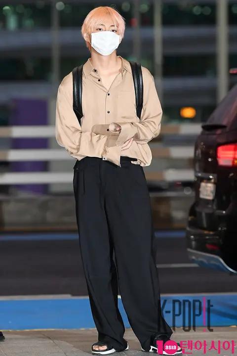 BTS, V — Airport