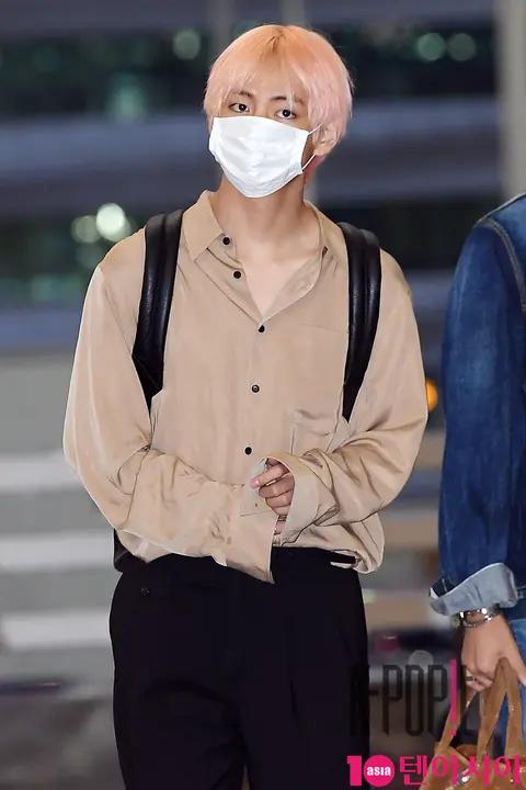 BTS, V 2 — Airport