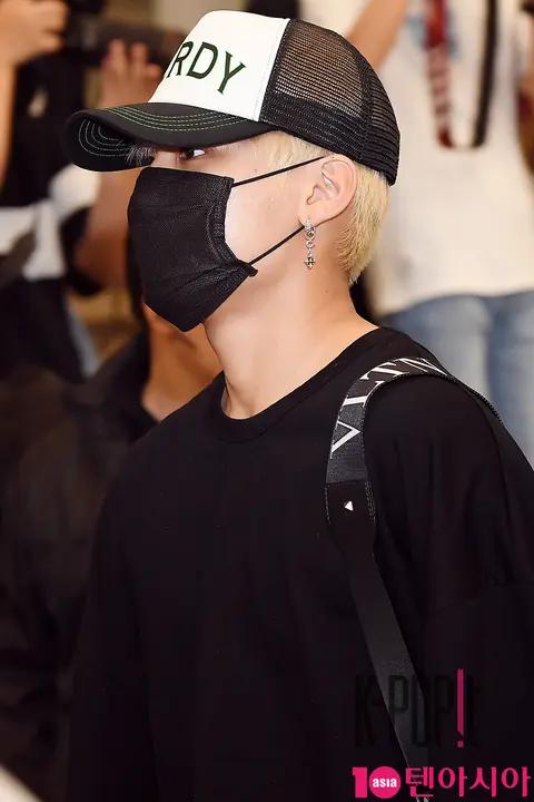 Wanna One, Park Woo-jin — Airport