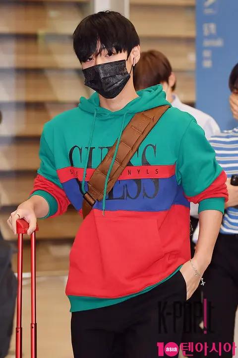 Wanna One, Park Ji-hoon — Airport