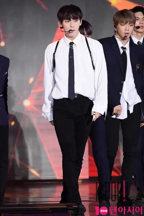 Wanna One, Hwang Min-hyun — DMC Festival