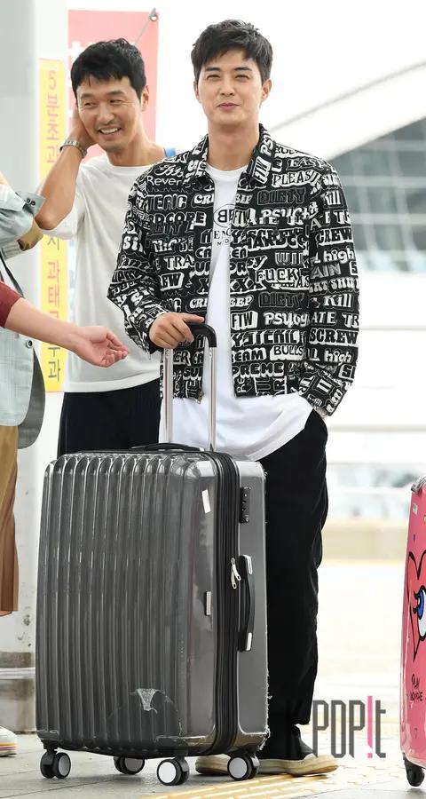 Wanna One, Kim Ji-hoon — Airport