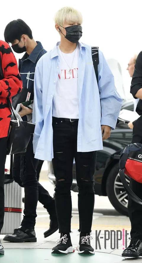 Wanna One, Park Woo-jin — Airport