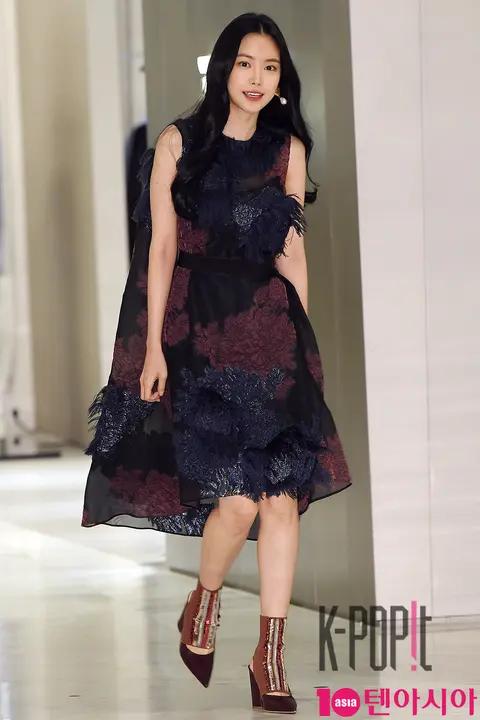 Son Na-eun — DelPozo Launch