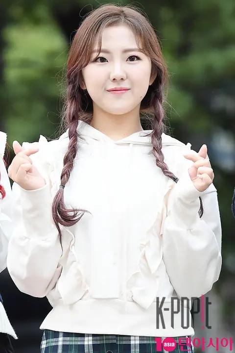 Girls in the Park, Seo Kyung — Music Bank Arrival