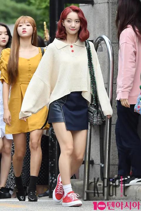 OH MY GIRL, Bini — Music Bank Arrival