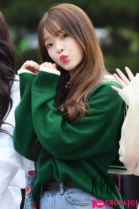 OH MY GIRL, Seung-hui — Music Bank Arrival