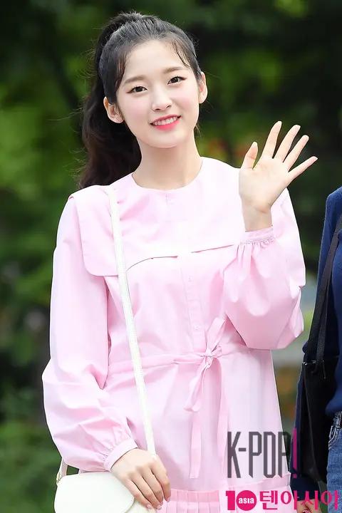 OH MY GIRL, A-rin — Music Bank Arrival