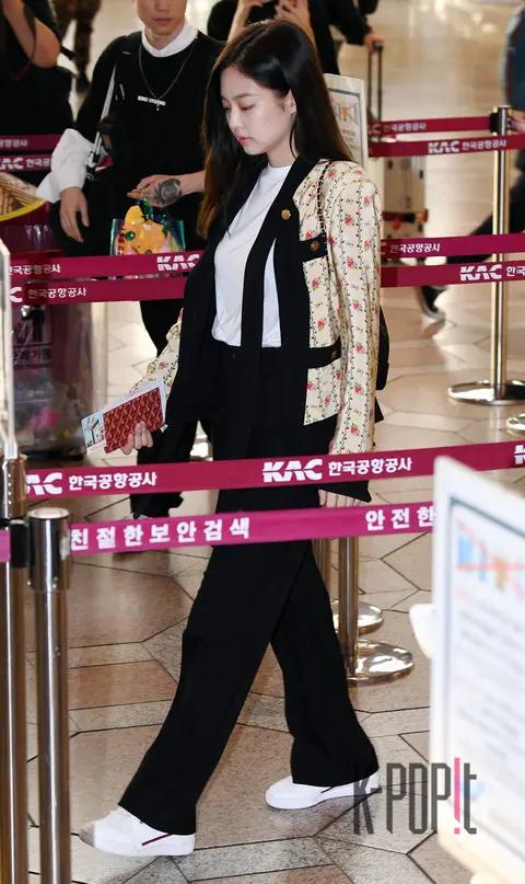 BLACKPINK, JENNIE — Airport
