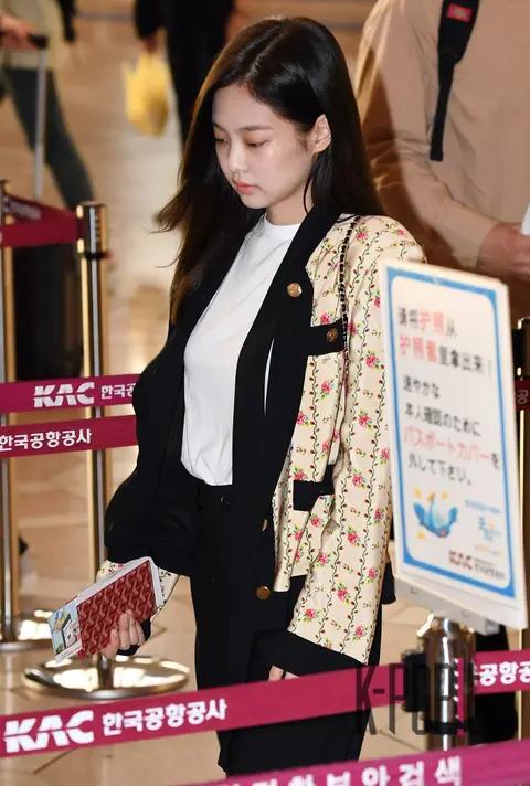 BLACKPINK, JENNIE (BLACKPINK) — Airport