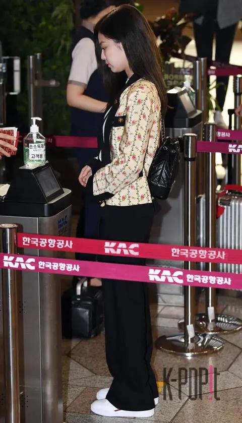 BLACKPINK, JENNIE — Airport