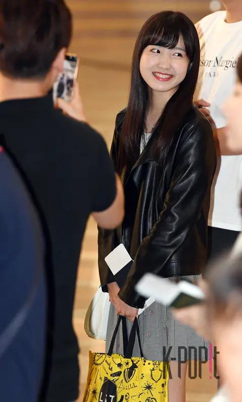 IZ*ONE, Honda Hitomi — Airport