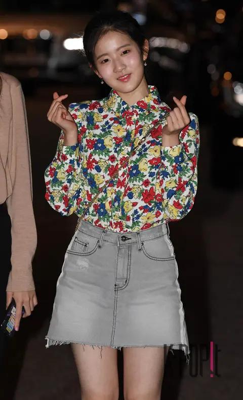 Park Si-eun — Thirty but Seventeen Wrap Party 1