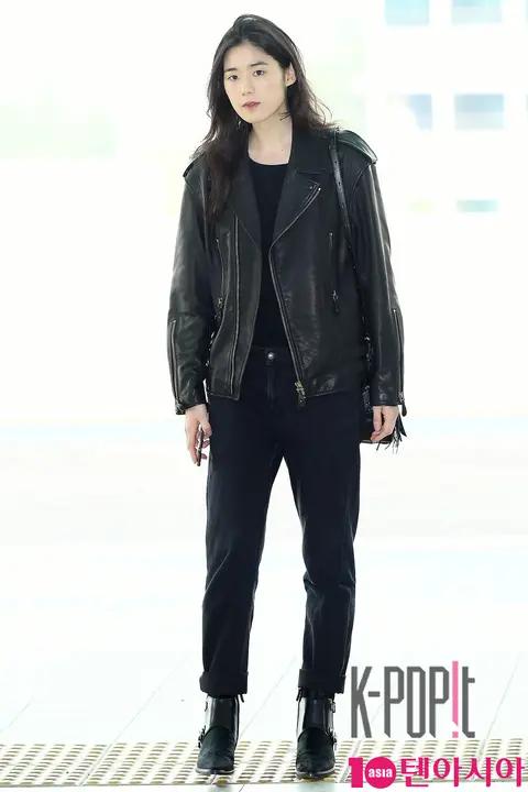 Jung Eun-chae — Airport