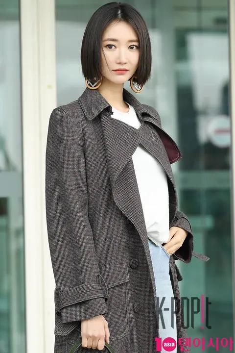 Go Jun-hee 5 — Airport