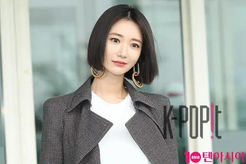 Go Jun-hee 6 — Airport