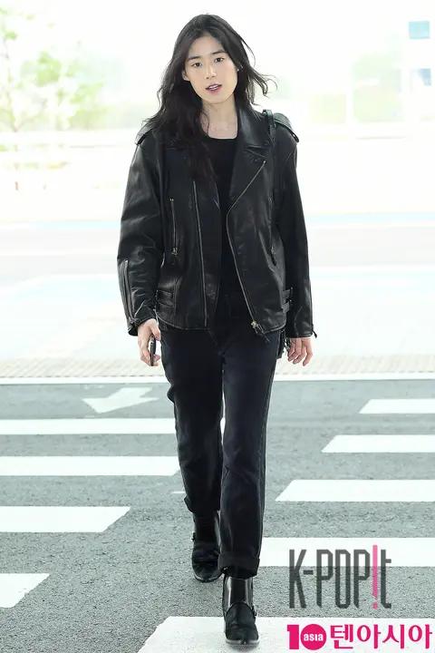 Jung Eun-chae — Airport
