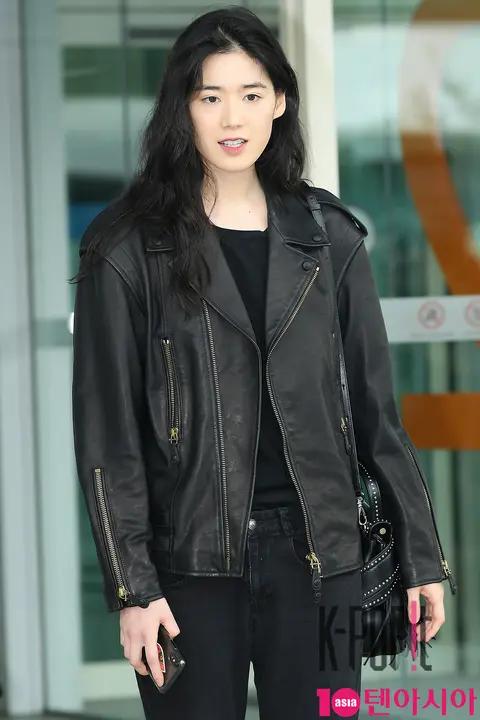 Jung Eun-chae — Airport