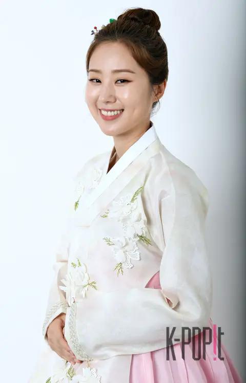 Hanbok Interview, Ji-eun 6 — Interview