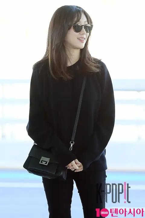 Jung Ryeo-won — Airport