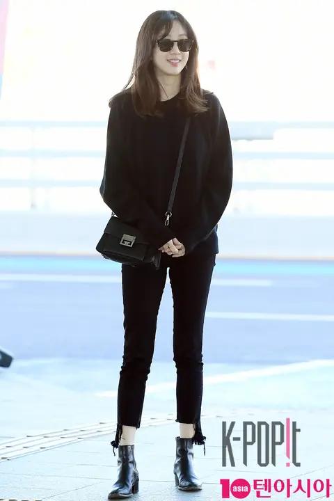 Jung Ryeo-won — Airport