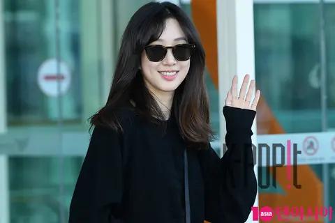 Jung Yeo-won — Airport