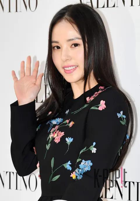 Min Hyo-rin — Valentino Launch