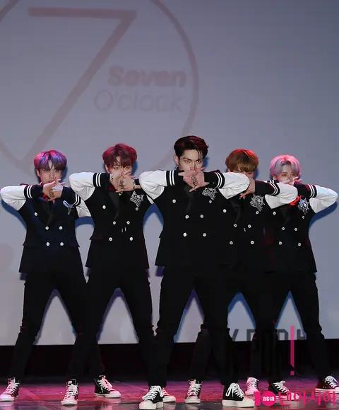7 O'Clock — Seven O'Clock Showcase