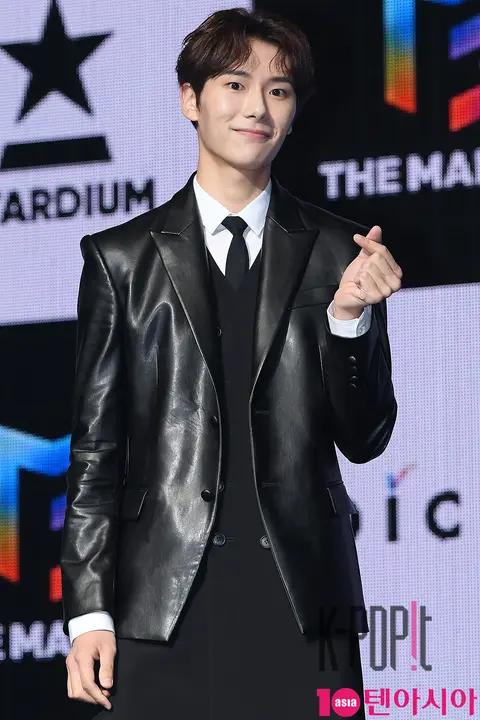 The Man Black, Shin Jeong-yu — The Man Black Showcase