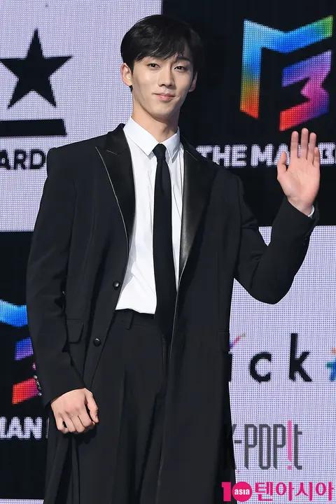 The Man Black, Eom Se-woong — The Man Black Showcase