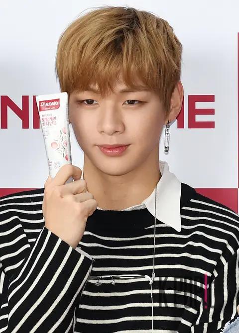 Wanna One, Kang Daniel 4 — Chika Chika PLAY Photocall