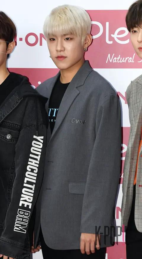 Wanna One, Park Woo-jin — Chika Chika PLAY Photocall