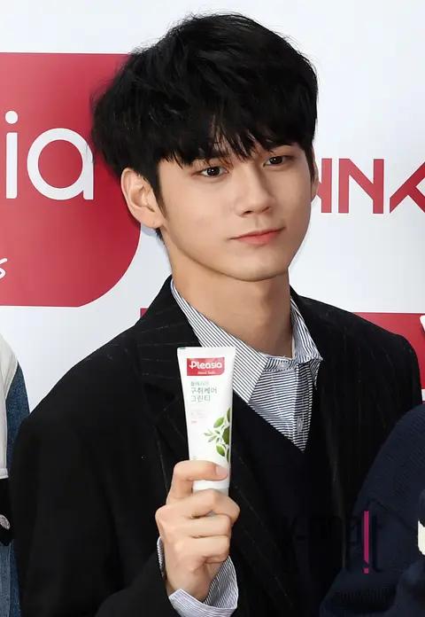 Wanna One, Ong Seong-wu — Chika Chika PLAY Photocall