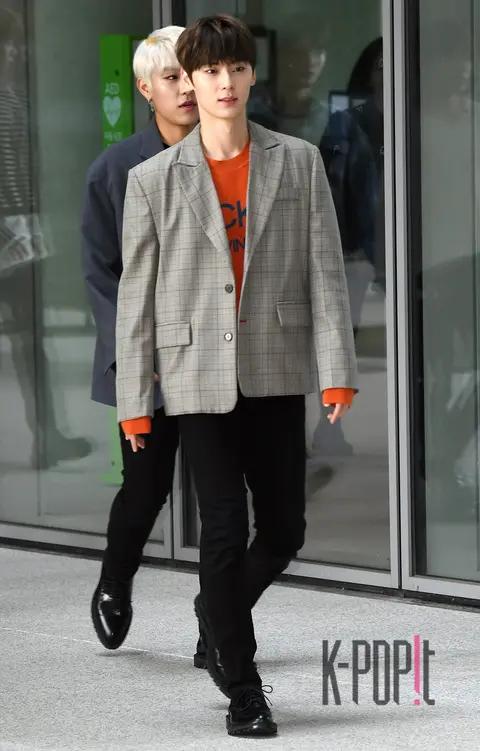 Wanna One, Hwang Min-hyun — Chika Chika PLAY Photocall