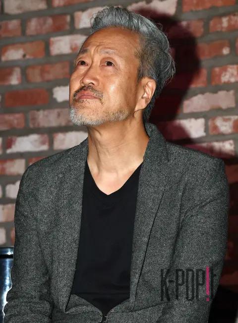 Kim Jong-jin 9 — Spring Summer Fall Winter Press Conference