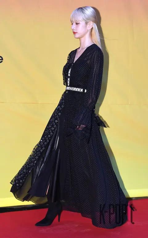 WJSN, Seul-a — Gwak Hyunju Collection 2019 SS Off-Show