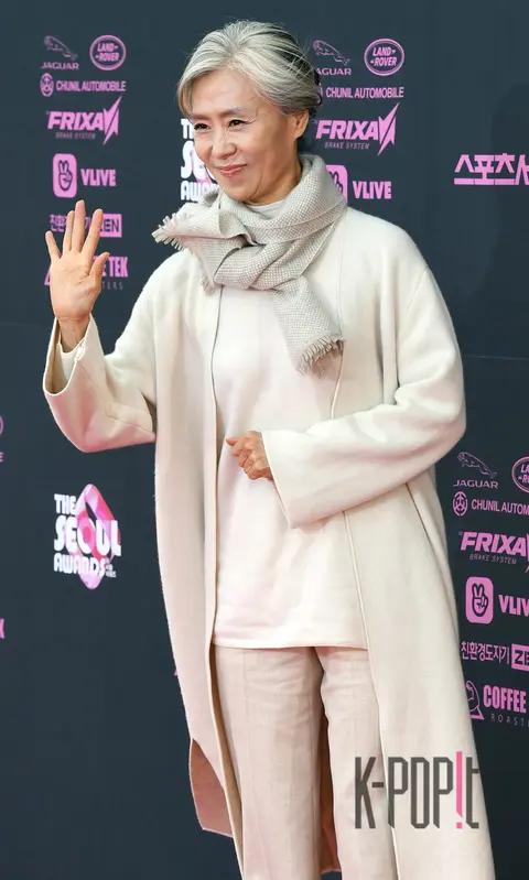 Ye-su-jeong 1 — 2nd The Seoul Awards Red Carpet