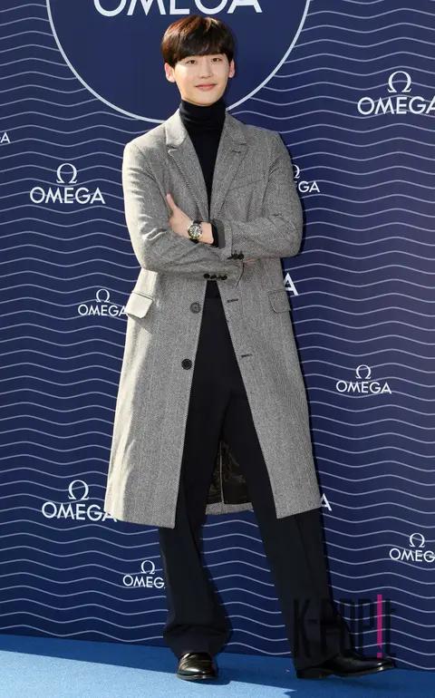Lee Jong-suk — Omega Photocall