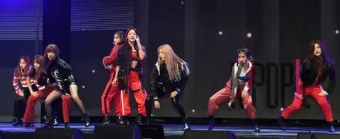 gugudan, Group Photo 1 — gugudan Showcase