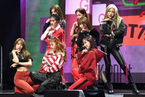 gugudan, Group Photo 4 — gugudan Showcase