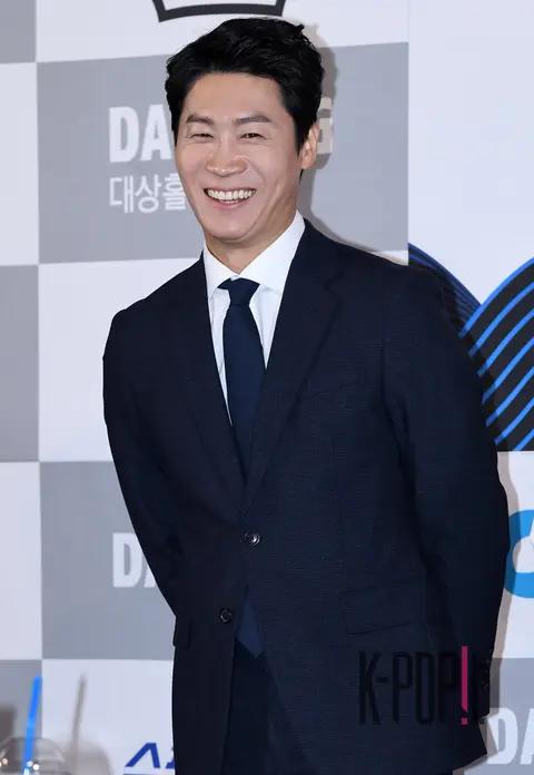 Jin Sun-gyu — 39th Blue Dragon Film Awards Handprinting