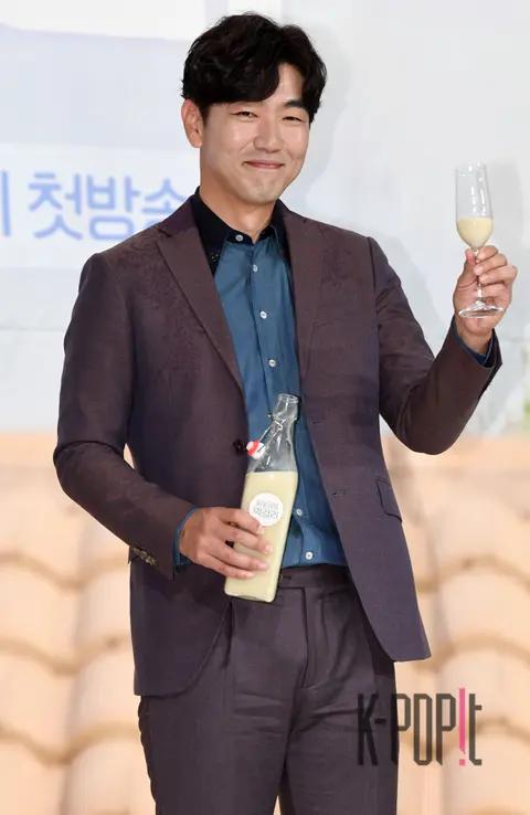 Lee Jong-hyuk 1 — Makgeolli on the Roof Production Briefing — 2018-11-07