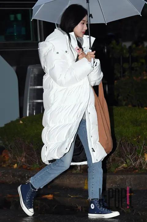 APRIL, Naeun — Music Bank Arrival